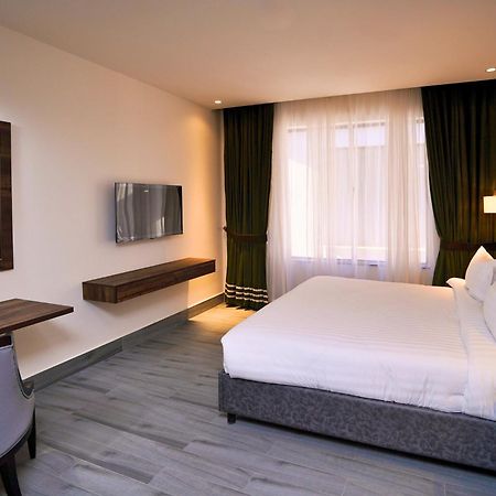 Hotel One Vogue Mall 35 Равалпинди Екстериор снимка