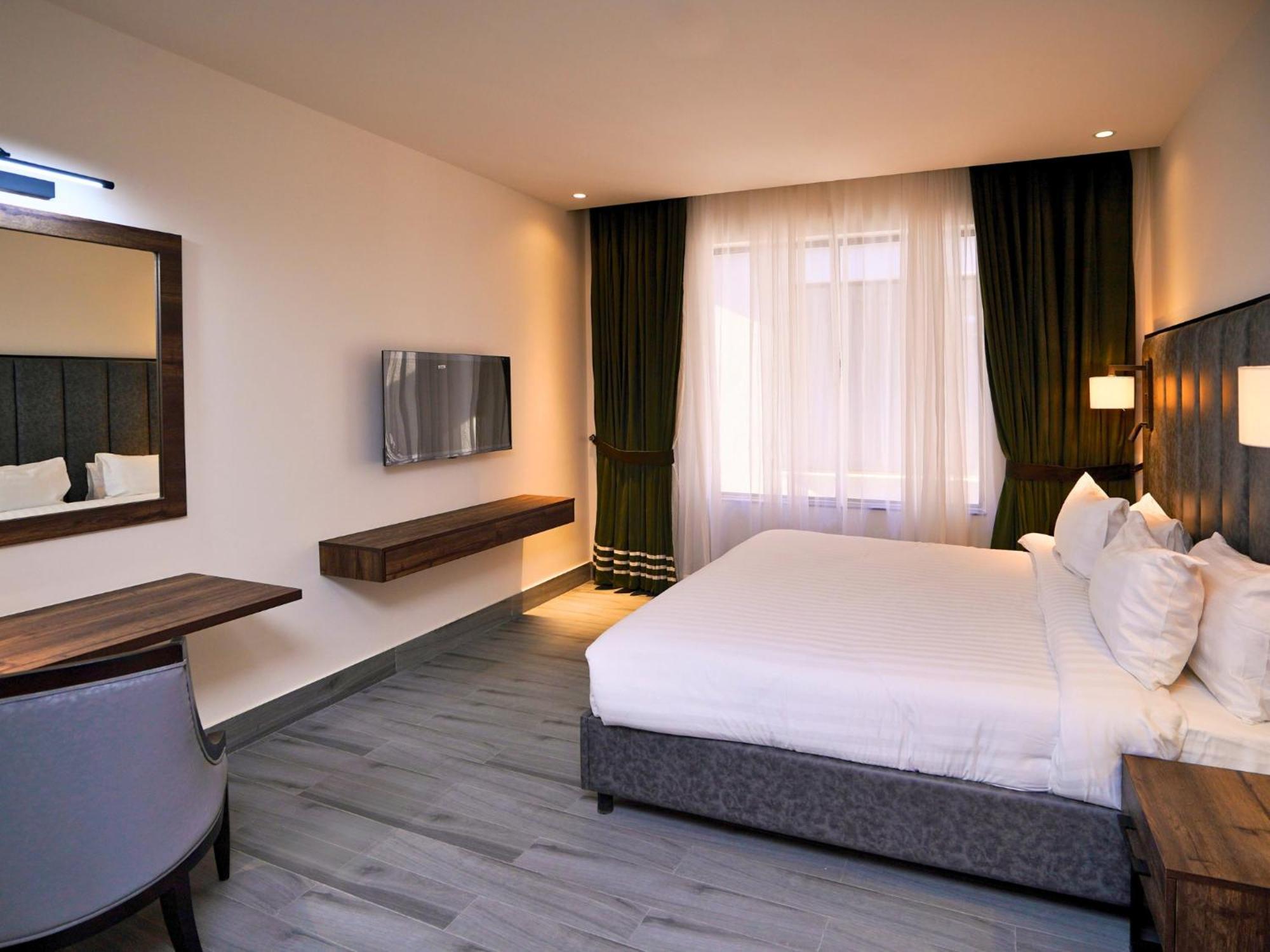 Hotel One Vogue Mall 35 Равалпинди Екстериор снимка