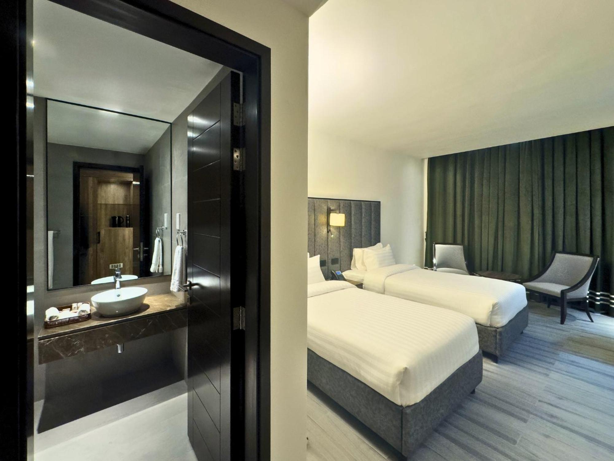 Hotel One Vogue Mall 35 Равалпинди Екстериор снимка