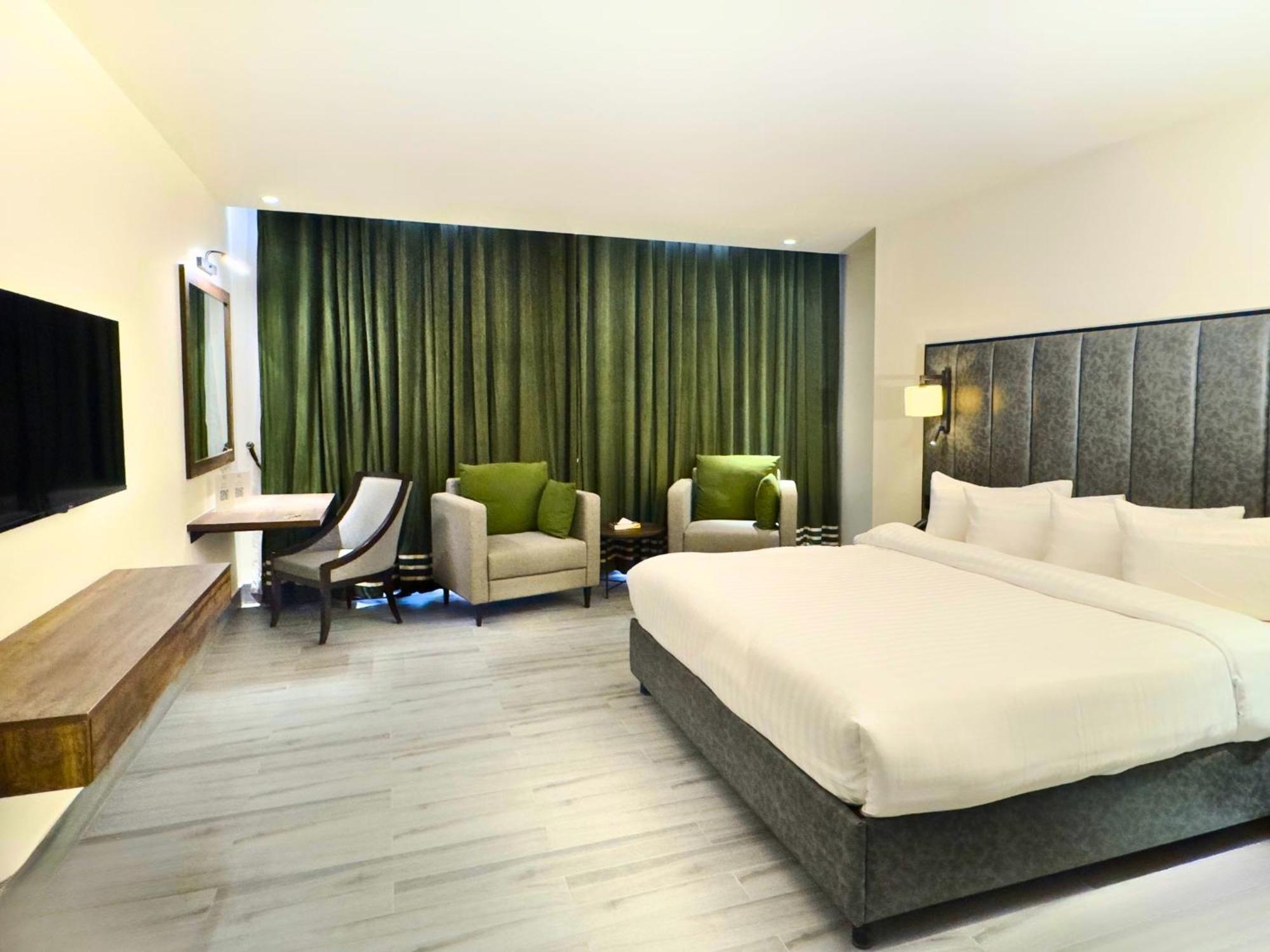 Hotel One Vogue Mall 35 Равалпинди Екстериор снимка