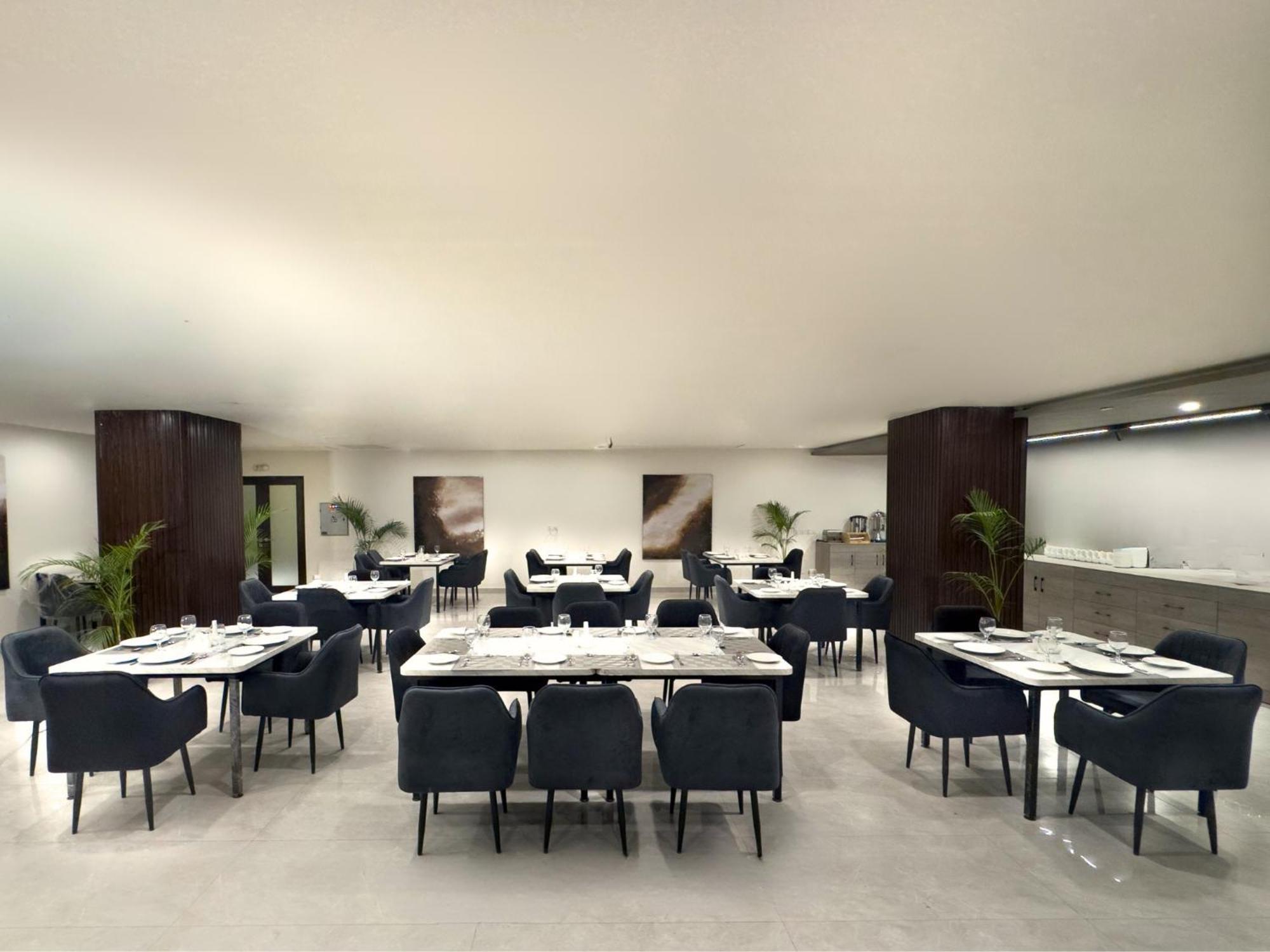 Hotel One Vogue Mall 35 Равалпинди Екстериор снимка