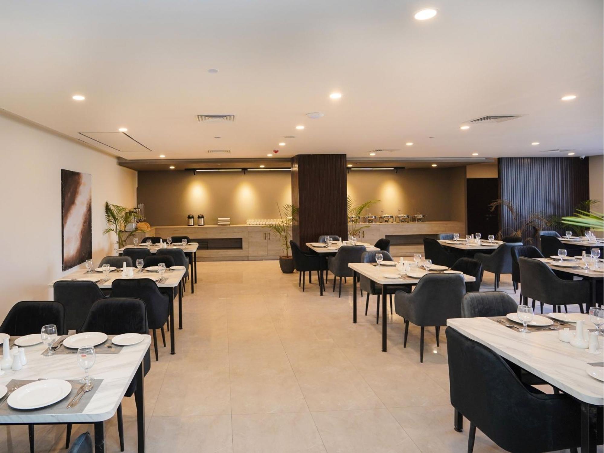 Hotel One Vogue Mall 35 Равалпинди Екстериор снимка